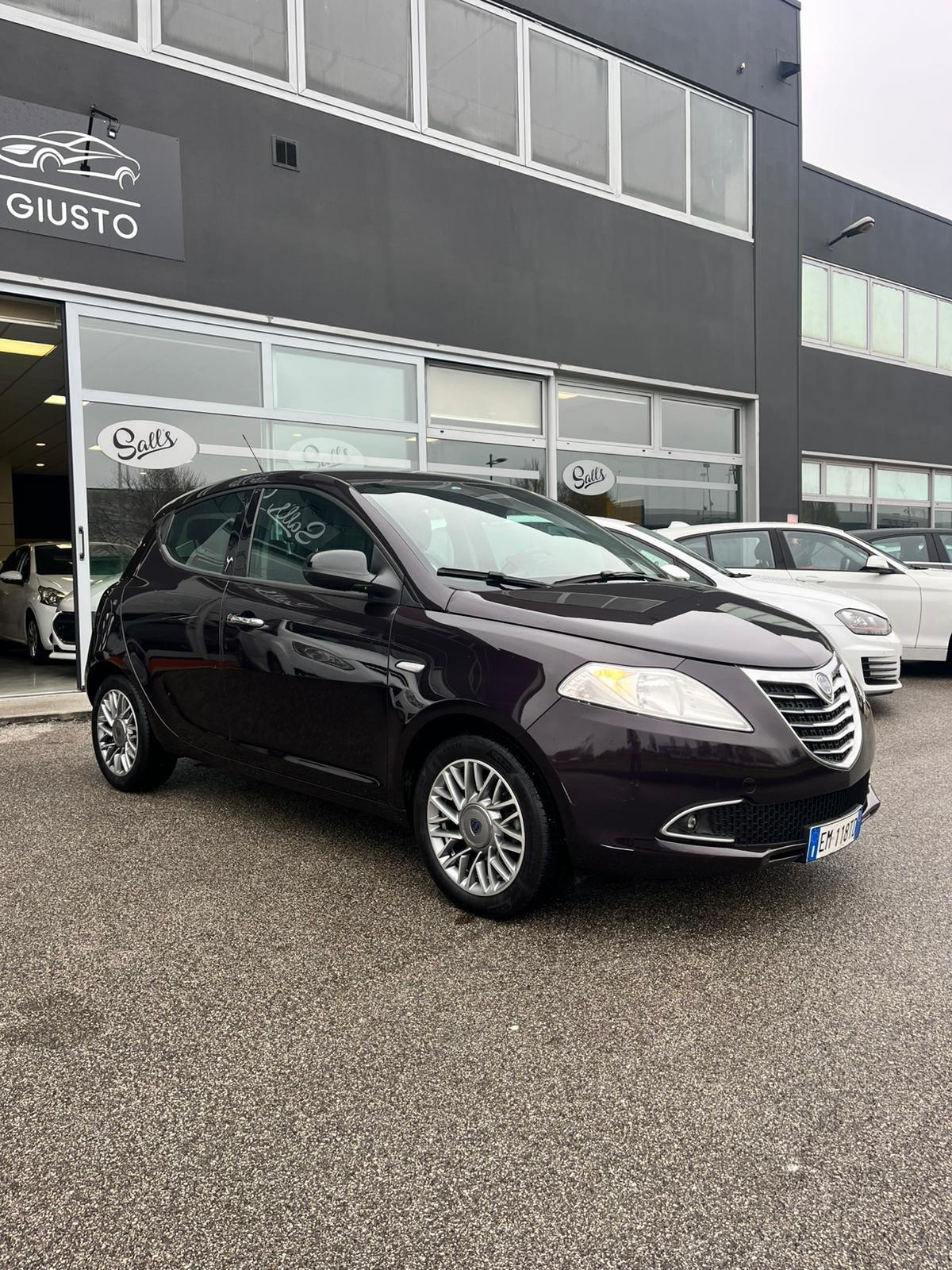 Lancia Ypsilon 1.3 MJT 75 CV Neopatentati