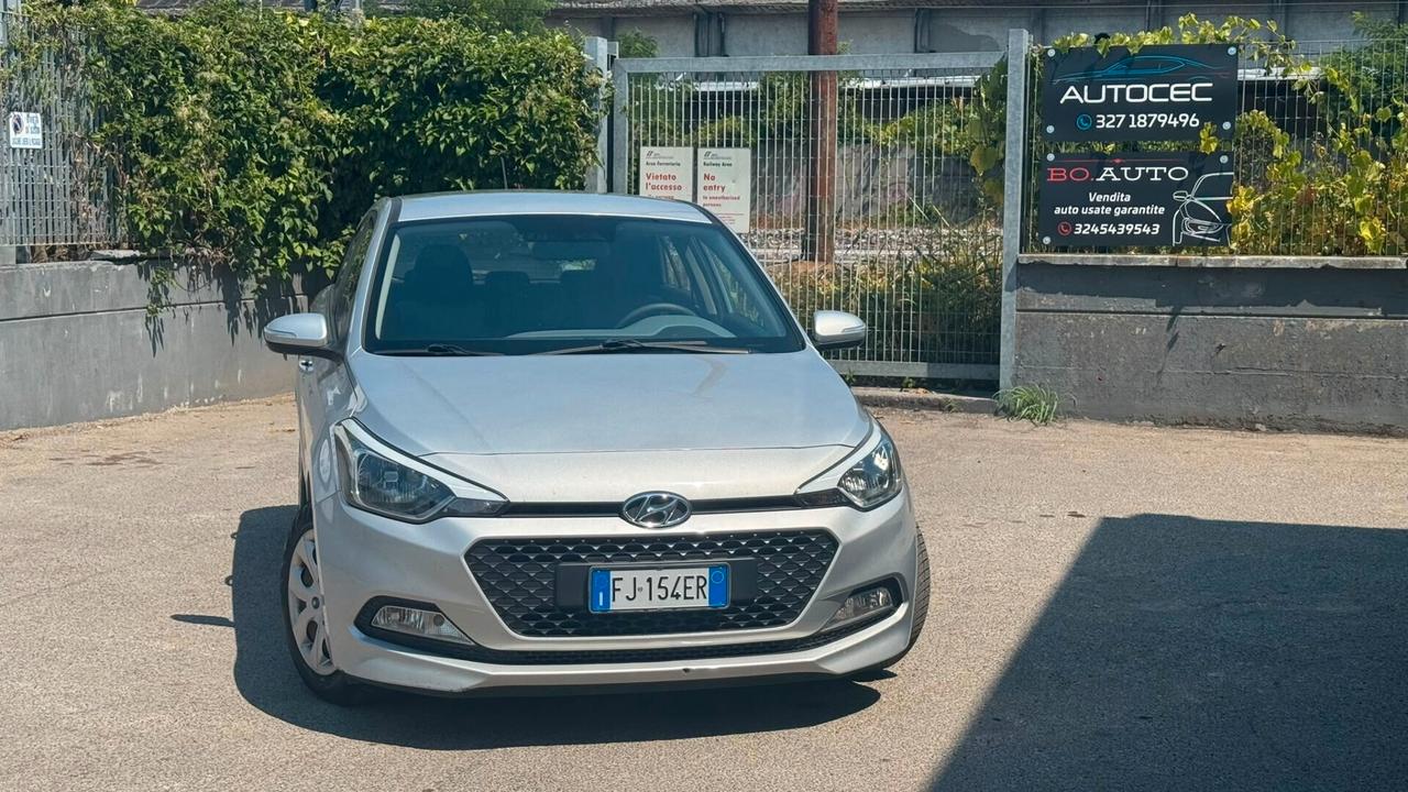Hyundai i20 1.1 CRDi 12V 5 porte Blackline