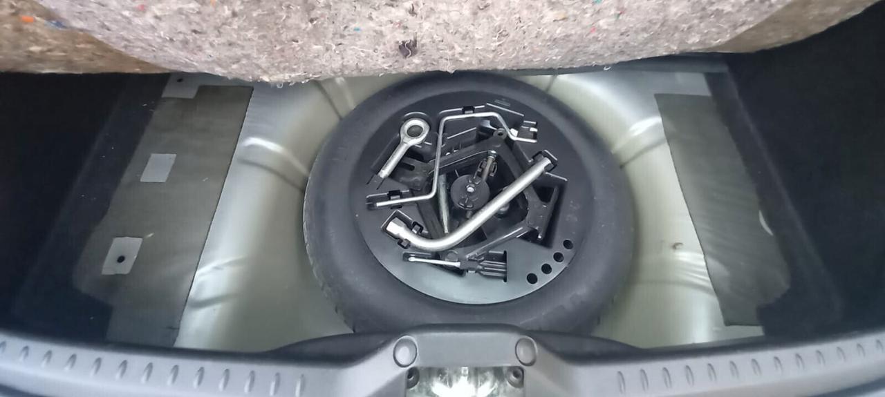 Lancia Ypsilon Benzina cc. 1.242 - 5 Posti UTILIZZABILE ANCHE PER I NEOPATENTATI...!!!!