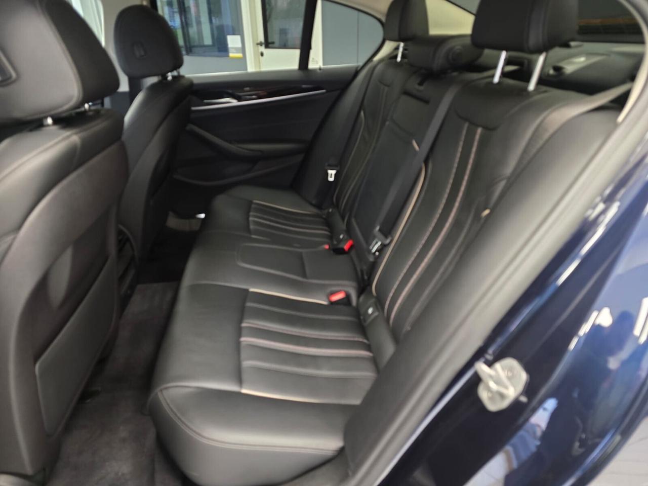 Bmw 530d xDrive Luxury 265cv con 11.000km PARI A NUOVO!!