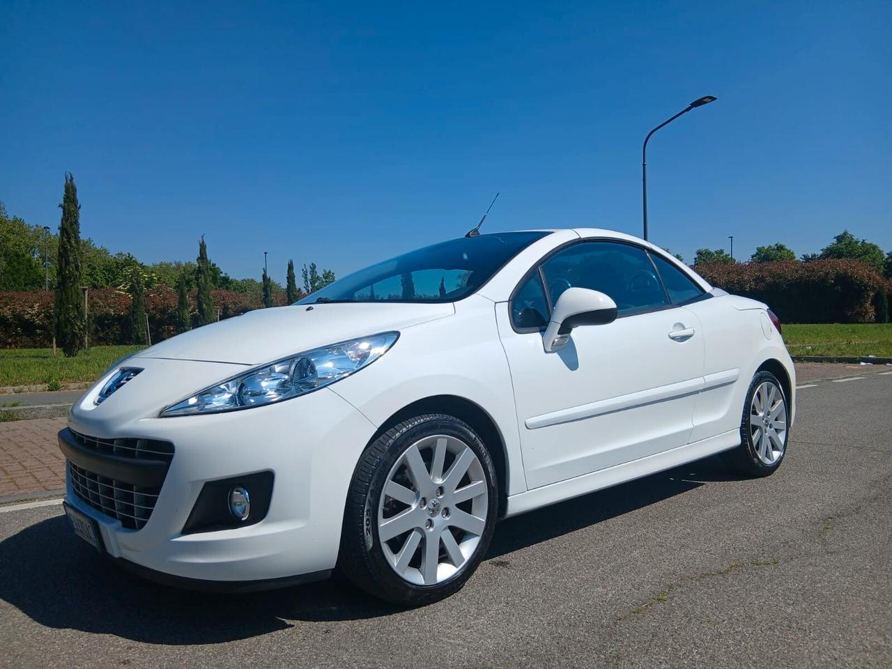 Peugeot 207 1.6 VTi 120CV CC Féline