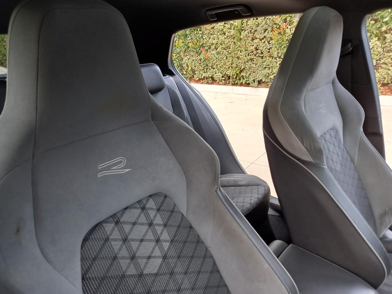 Volkswagen Golf 1.5 TSI EVO ACT R-Line