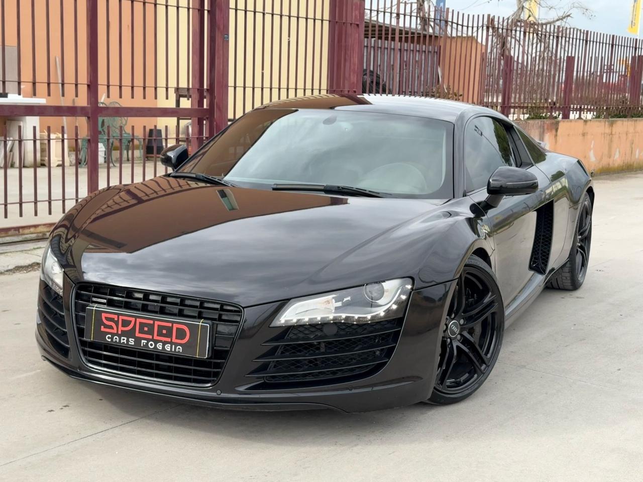 Audi R8 4.2 V8 FSI quattro R tronic