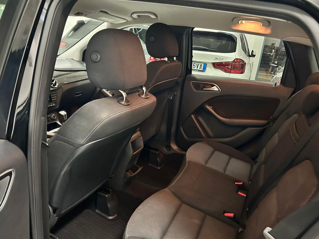 Mercedes-benz B 180 d 2012