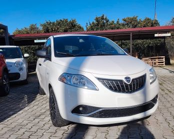 Lancia Ypsilon 1.0 FireFly 5 porte S&S Hybrid Ecochic Silver