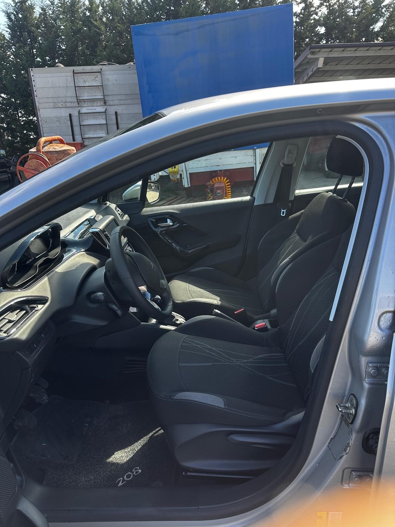 Peugeot 208 1.4 HDi 68 CV 5 porte Allure