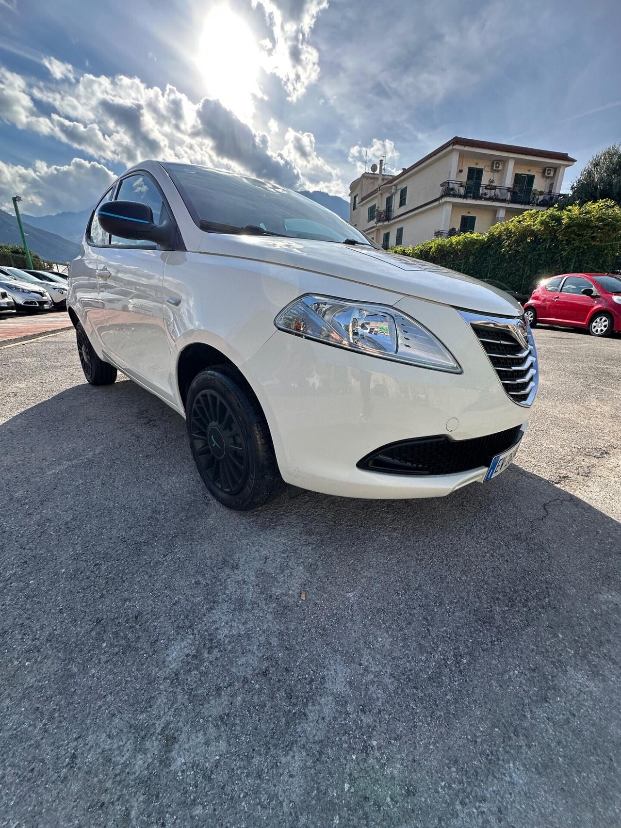 Lancia Ypsilon 0.9 TwinAir 85 CV 5 porte Metano Ecochic Gold