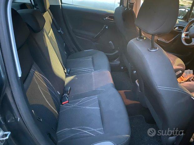 Peugeot 208 208