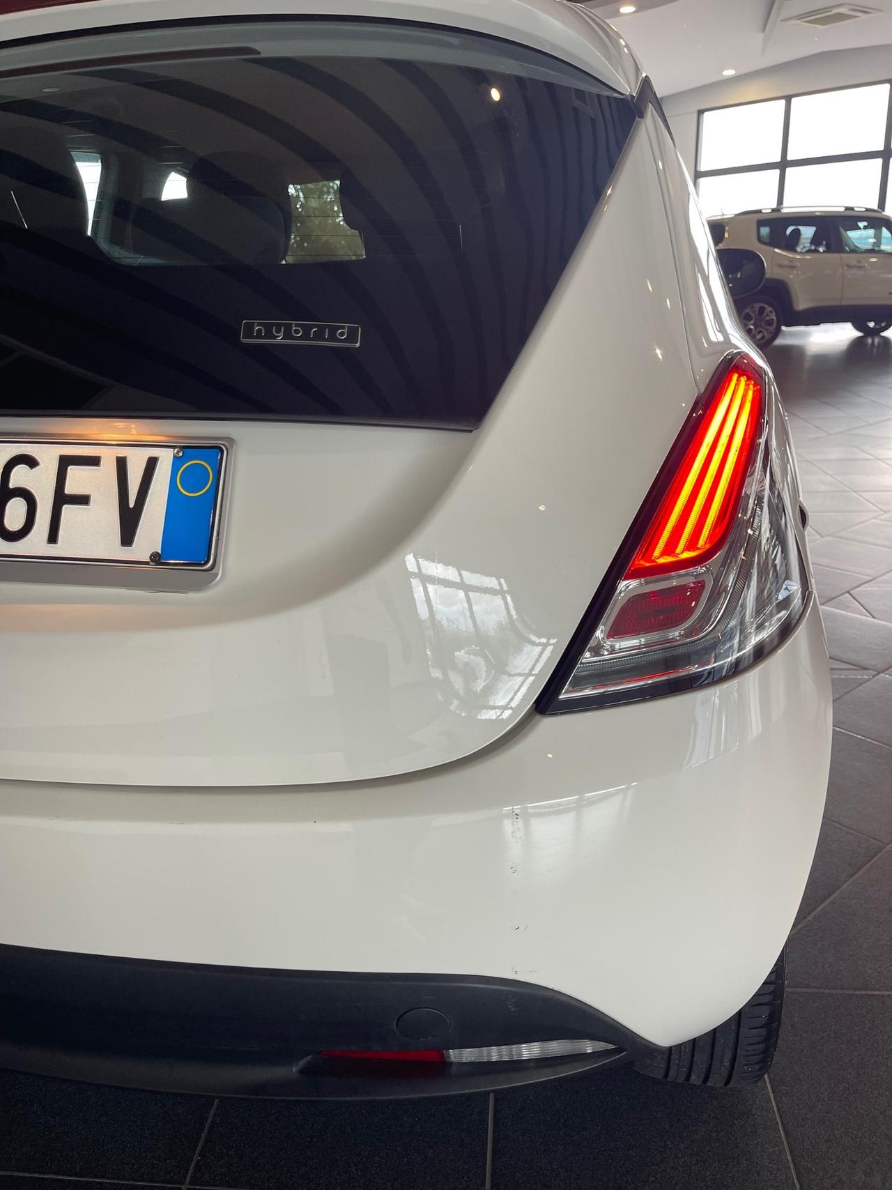 Lancia Ypsilon 1.0 FireFly 5 porte S&S Hybrid Ecochic Silver my21"