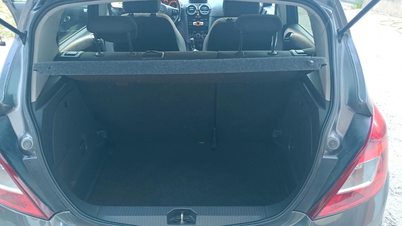 Opel Corsa 1.2 benzina GPL anno 2010 chilometri 170.000