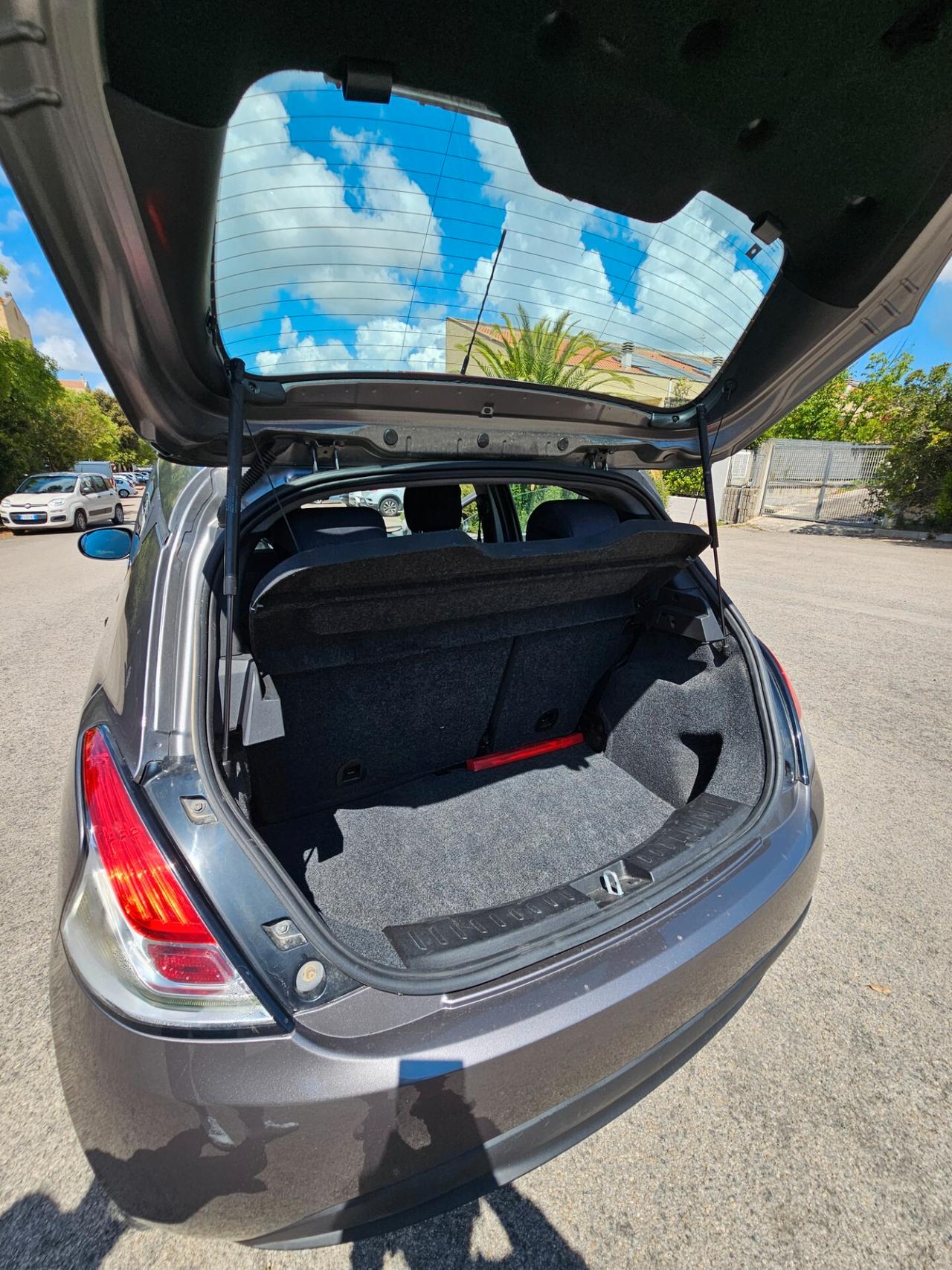 Lancia Ypsilon 1.2 69 CV 5 porte Platinum