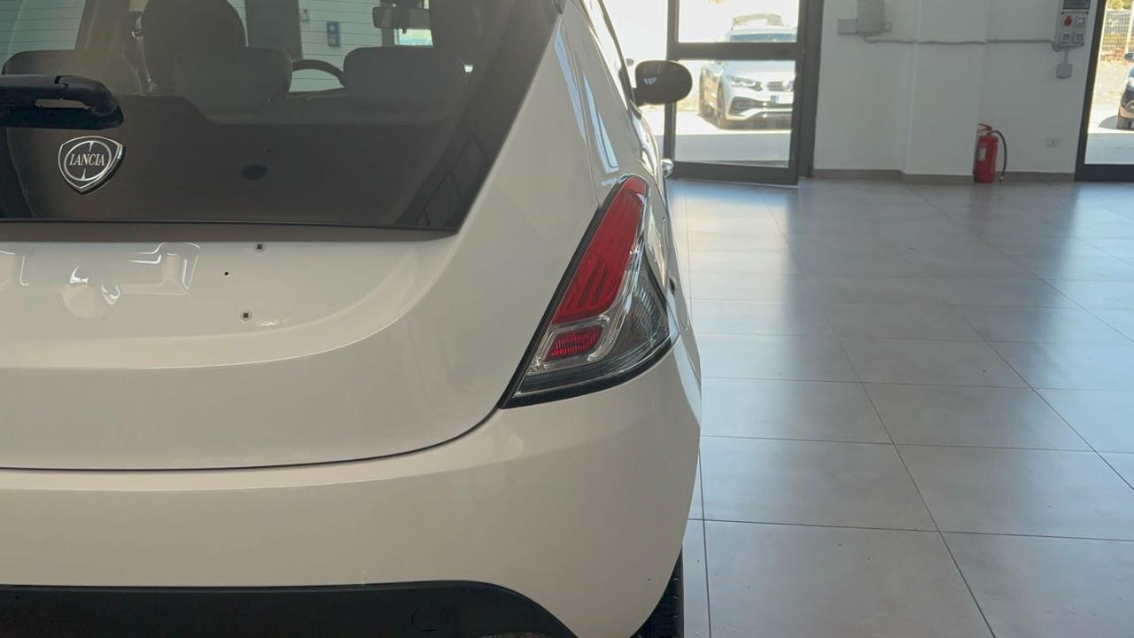 Lancia Ypsilon 1.0 FireFly 5 porte S&S Hybrid Oro