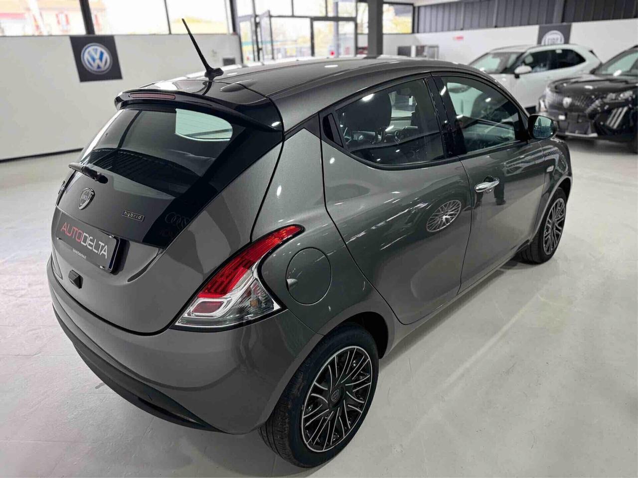 Lancia Ypsilon 1.0 FireFly 5 porte S&S Hybrid Alberta Ferretti