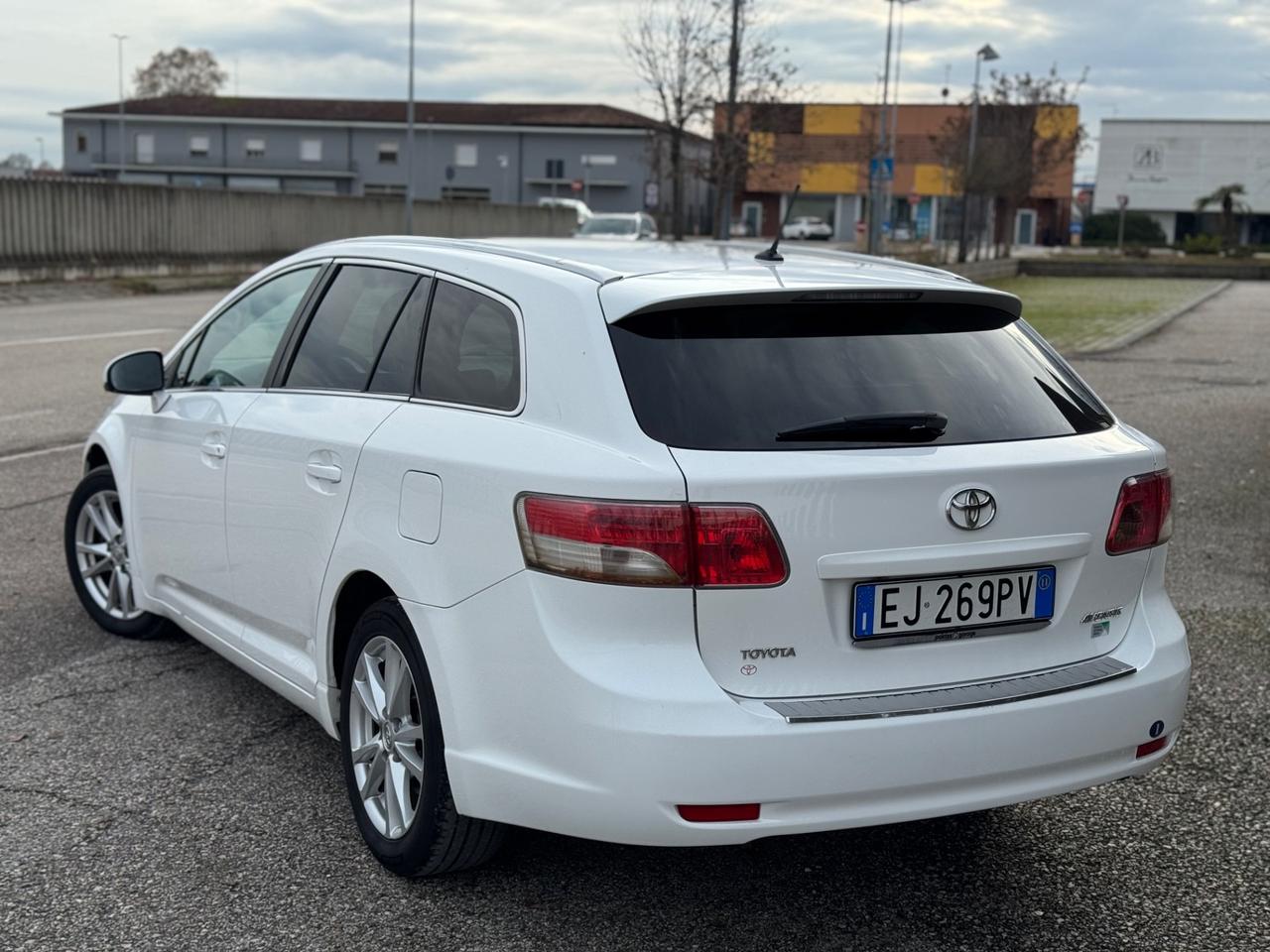 Toyota Avensis 2.0 D-4D 126cv Solo per Export