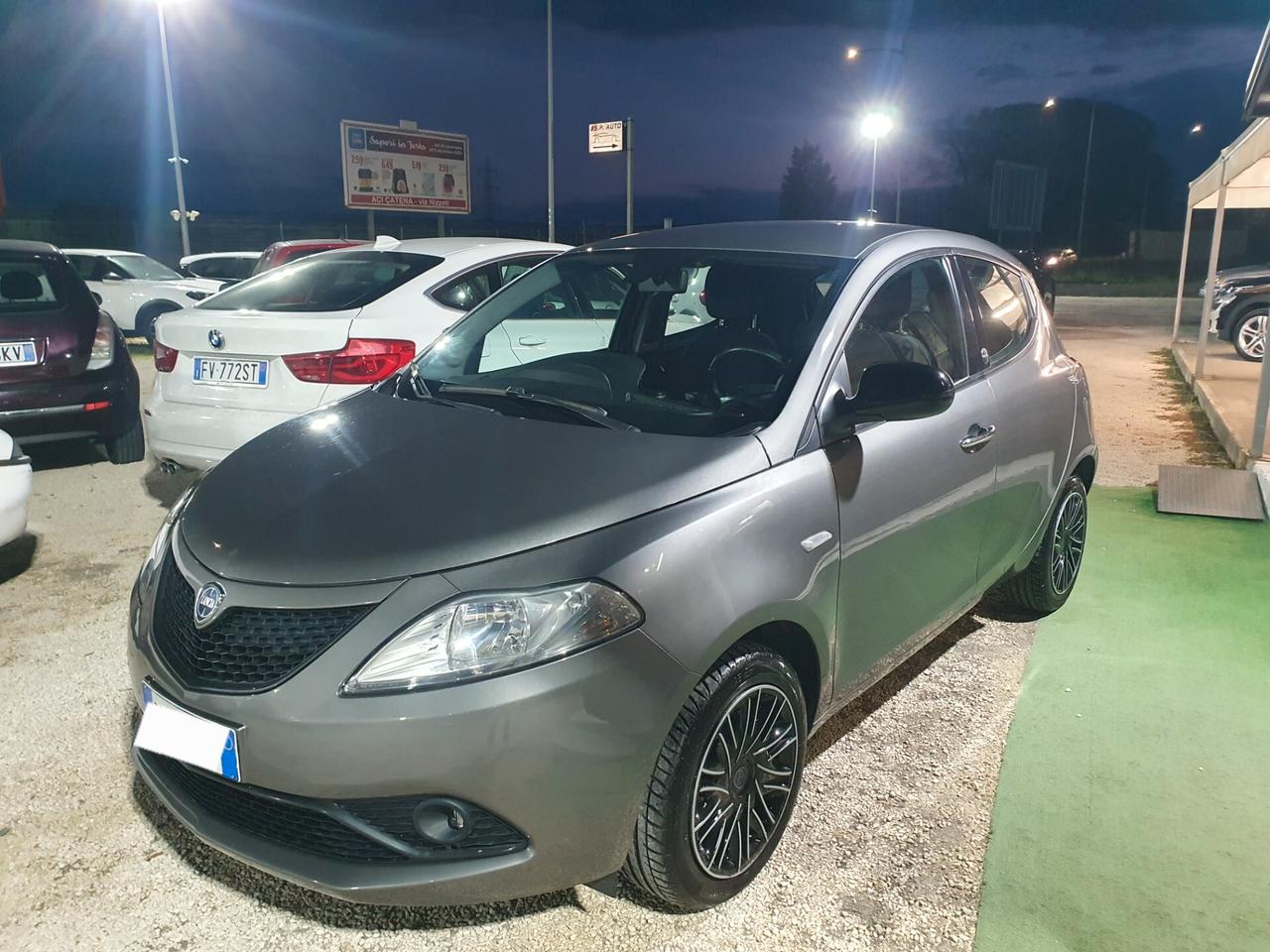 Lancia Ypsilon 1.0 FireFly 5 porte S&S Hybrid Ecochic Gold