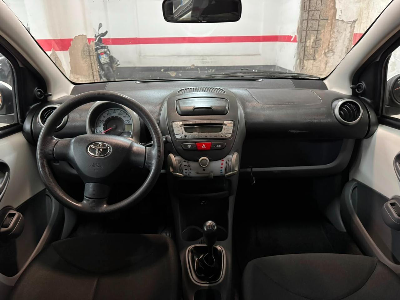 TOYOTA AYGO 1.0 CONNECT – SOLO 59.000 KM – GARANZIA – NEOPATENTATI OK”.