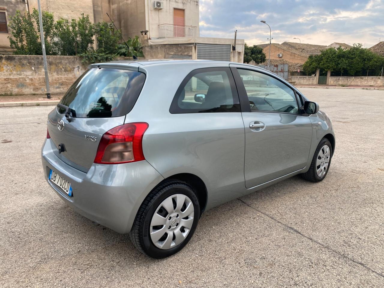 Toyota Yaris 1.4 D-4D 3 porte Sol ---- CAMBIO AUTOMATICA ----