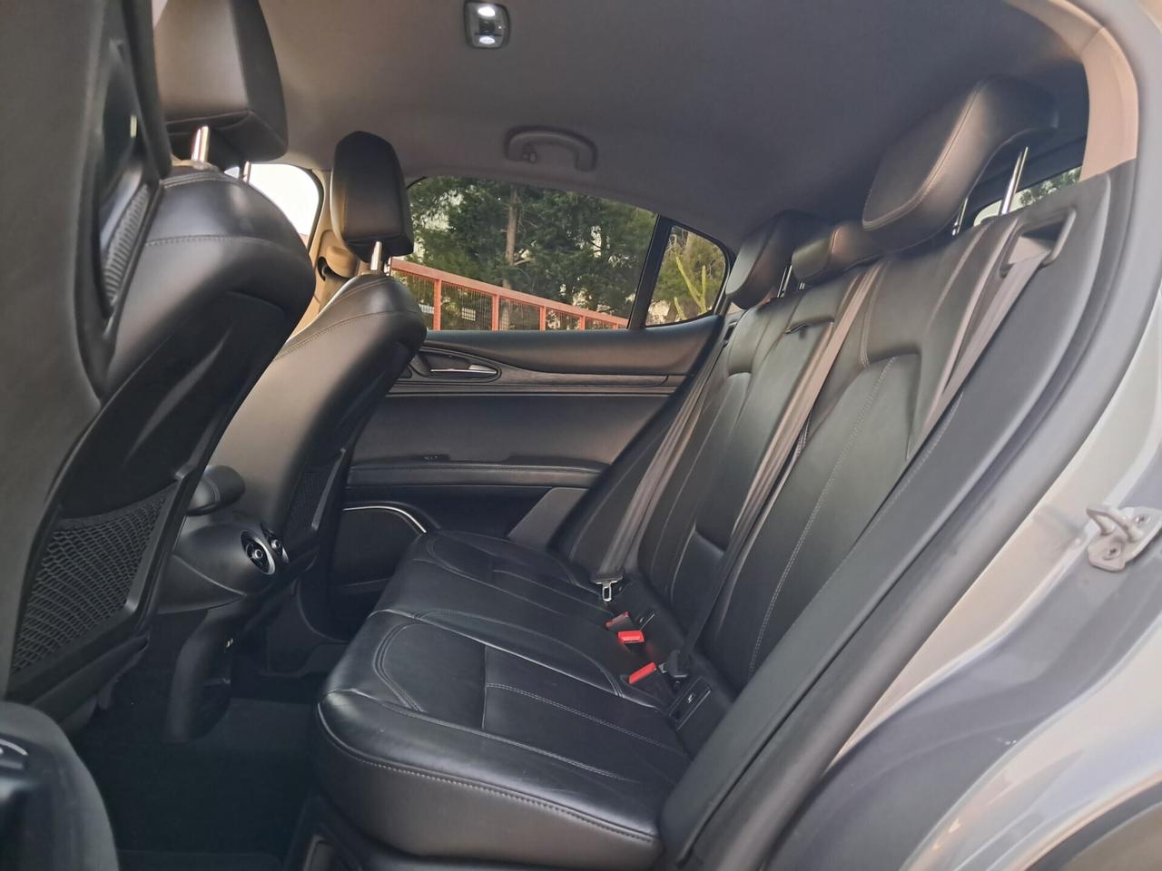 Alfa R. Stelvio 2.2 D 210cv Q4 Executive *PELLE-LED.NAVY*
