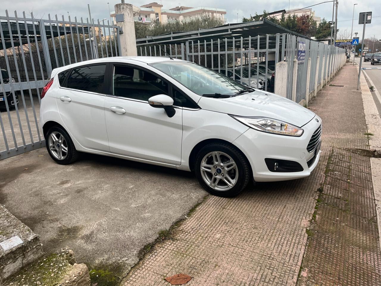 Ford Fiesta 1.4 5p. Bz.- GPL Titanium Garantita