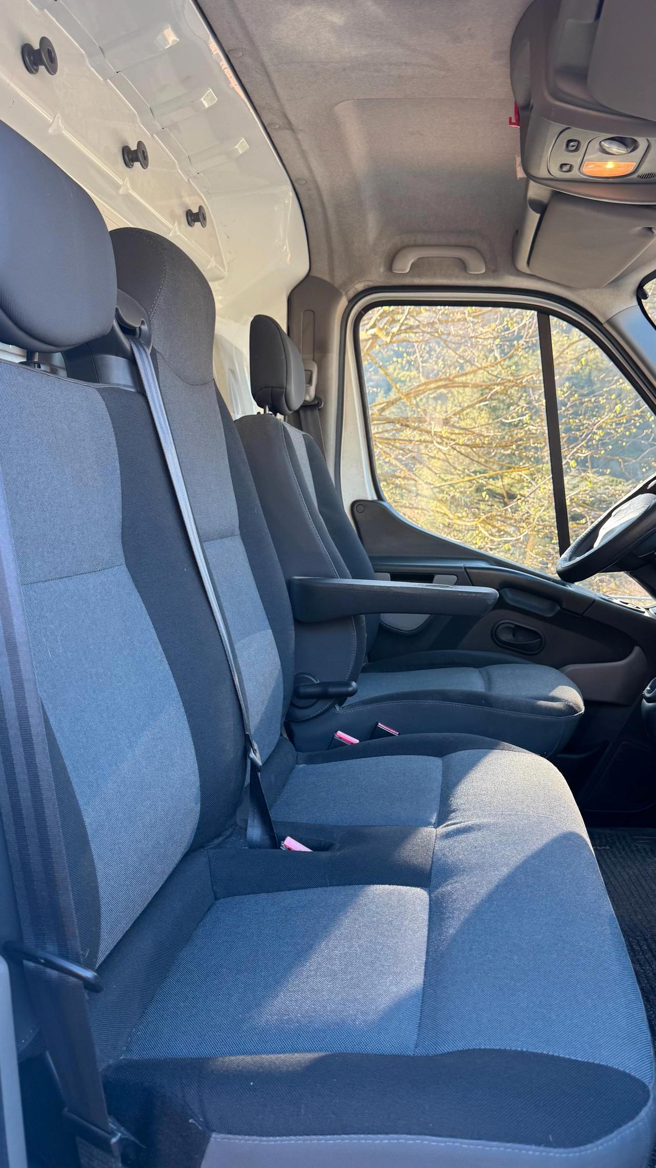 RENAULT Master T33 2.3 dci 125cv L2H2 E5