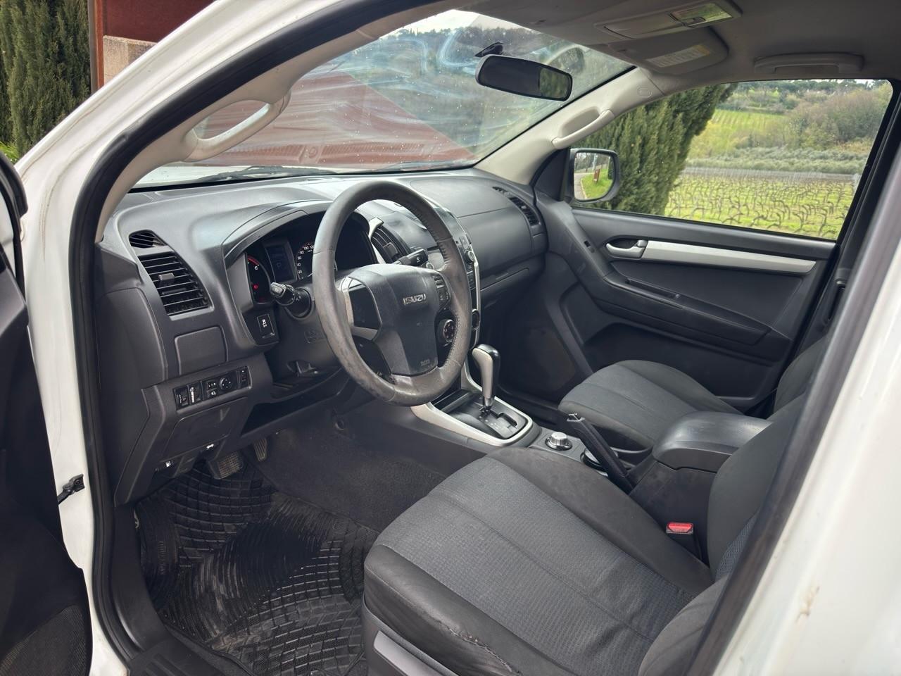 Isuzu D-Max 2.5 Crew Cab Solar Special 4WD
