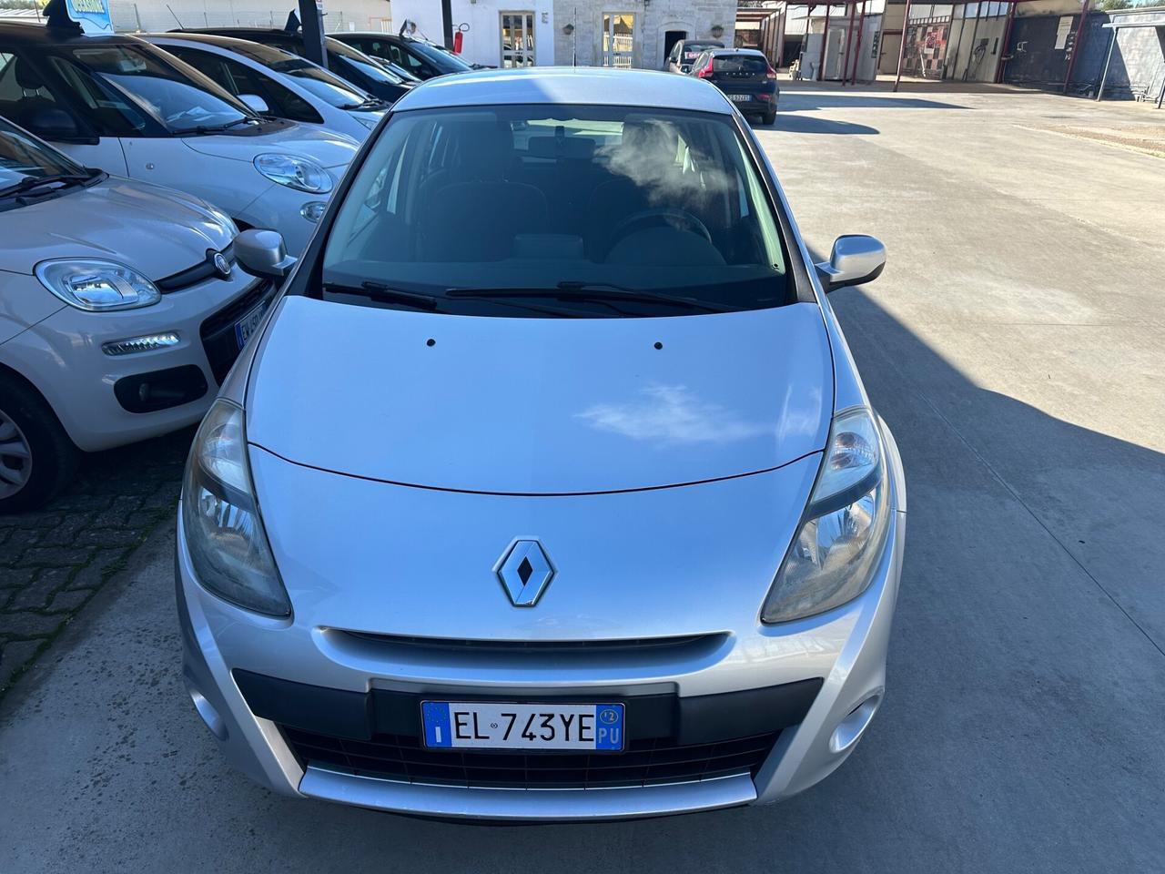 Renault CLIO 1.5 DIESEL 2012 - TOM TOM