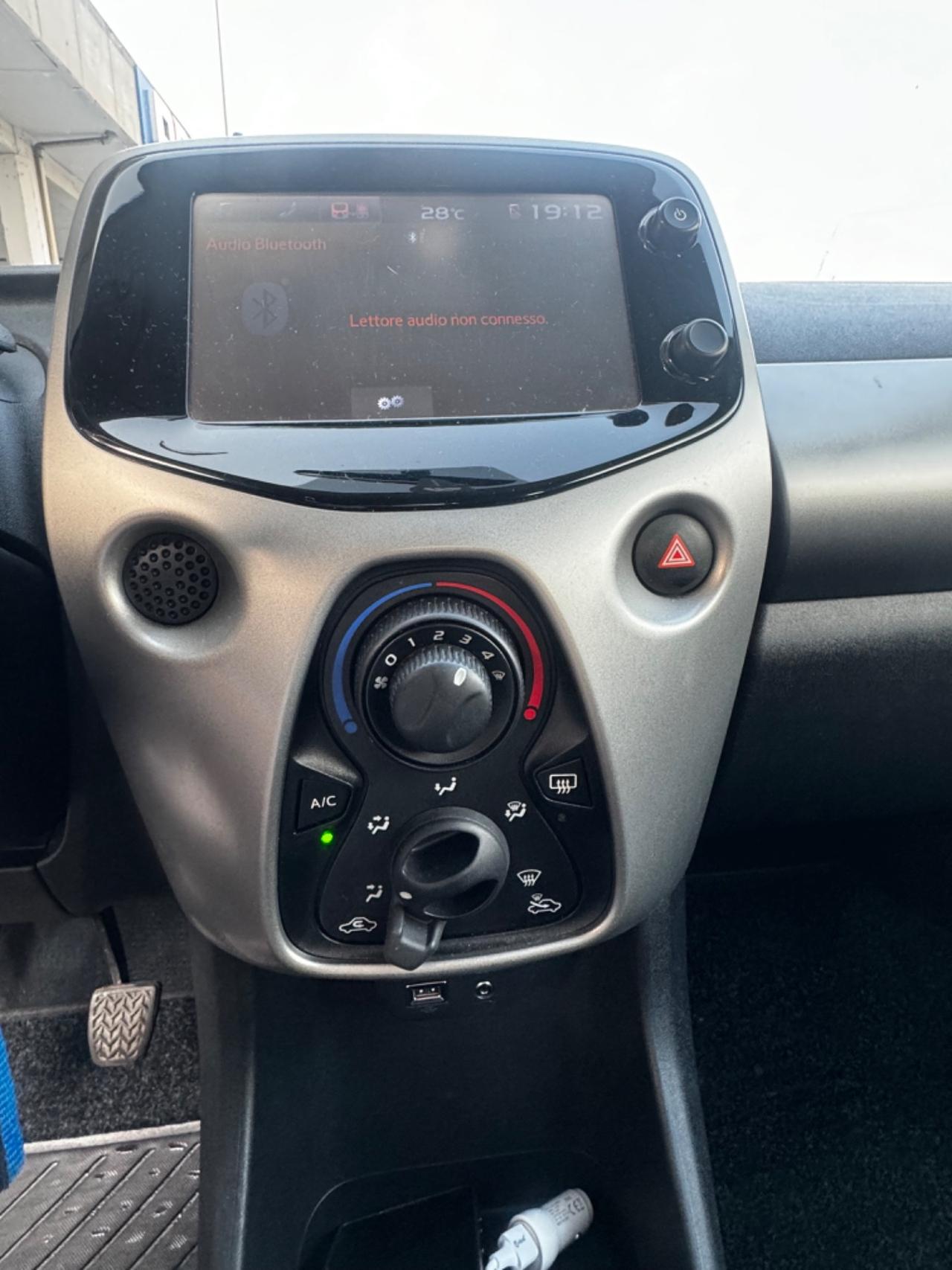 Peugeot 108 VTi 68 5 porte Allure TOP! 2015 30.000km
