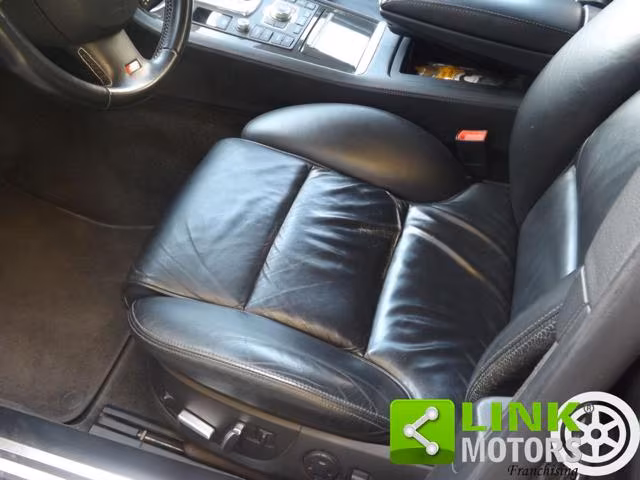 AUDI S8 5.2 V10 quattro tiptronic