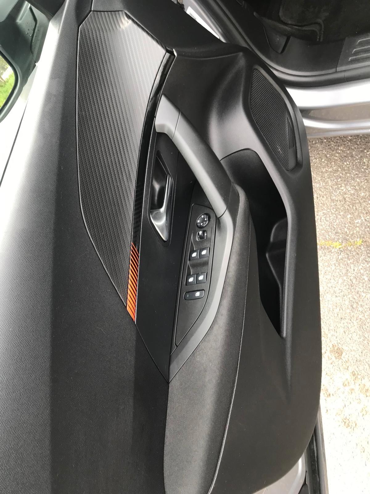 Peugeot 2008 PureTech 100 S&S Allure Pack