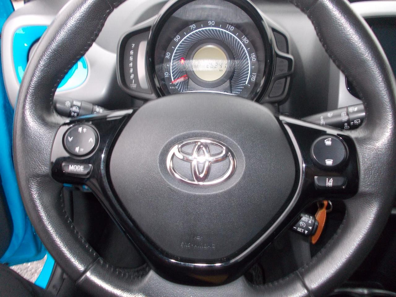 Aygo Connect 1.0- 5p. x-play-km26241