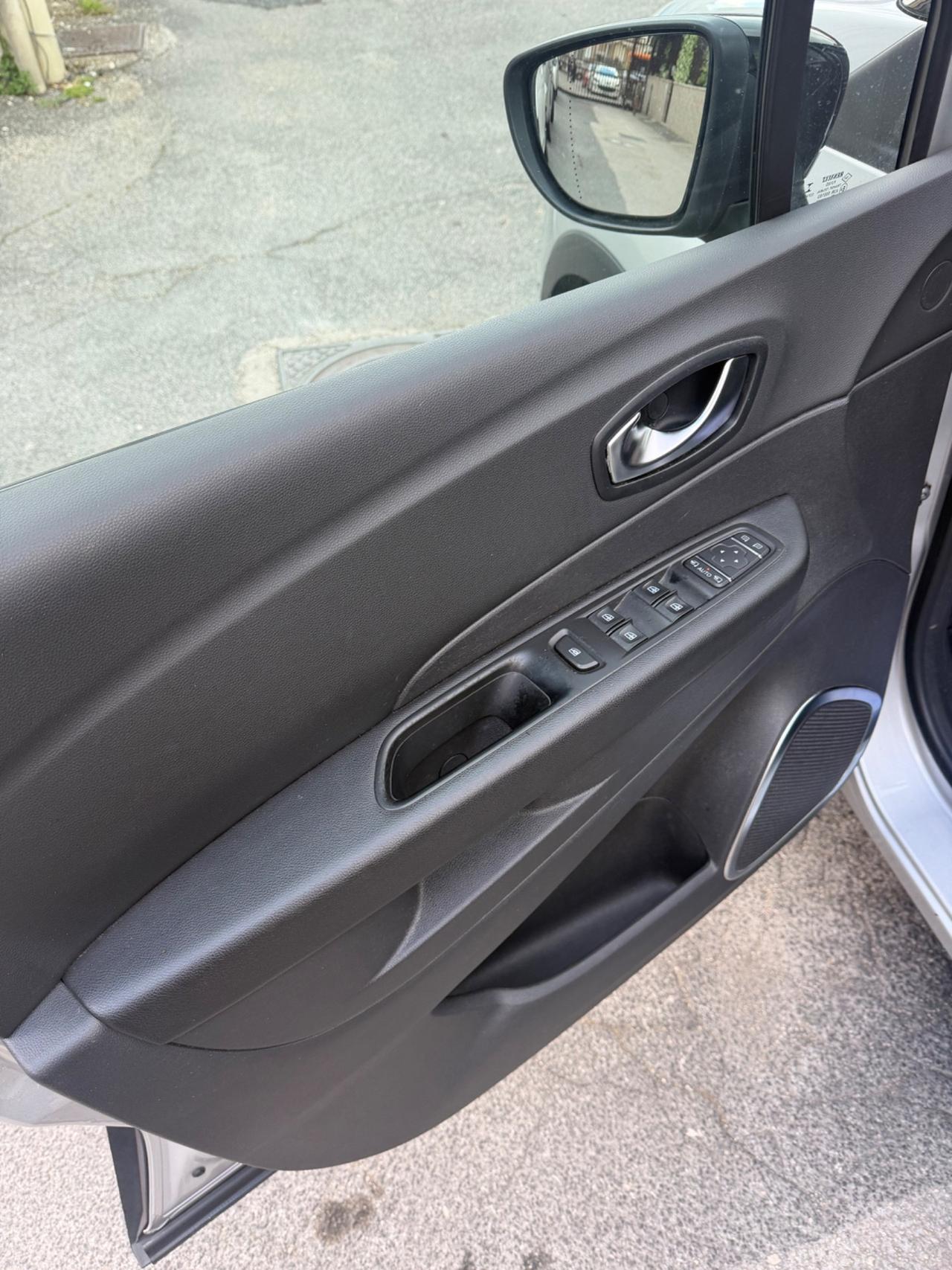 Renault Captur dCi 8V 90 CV EDC Start&Stop Energy Initiale Paris