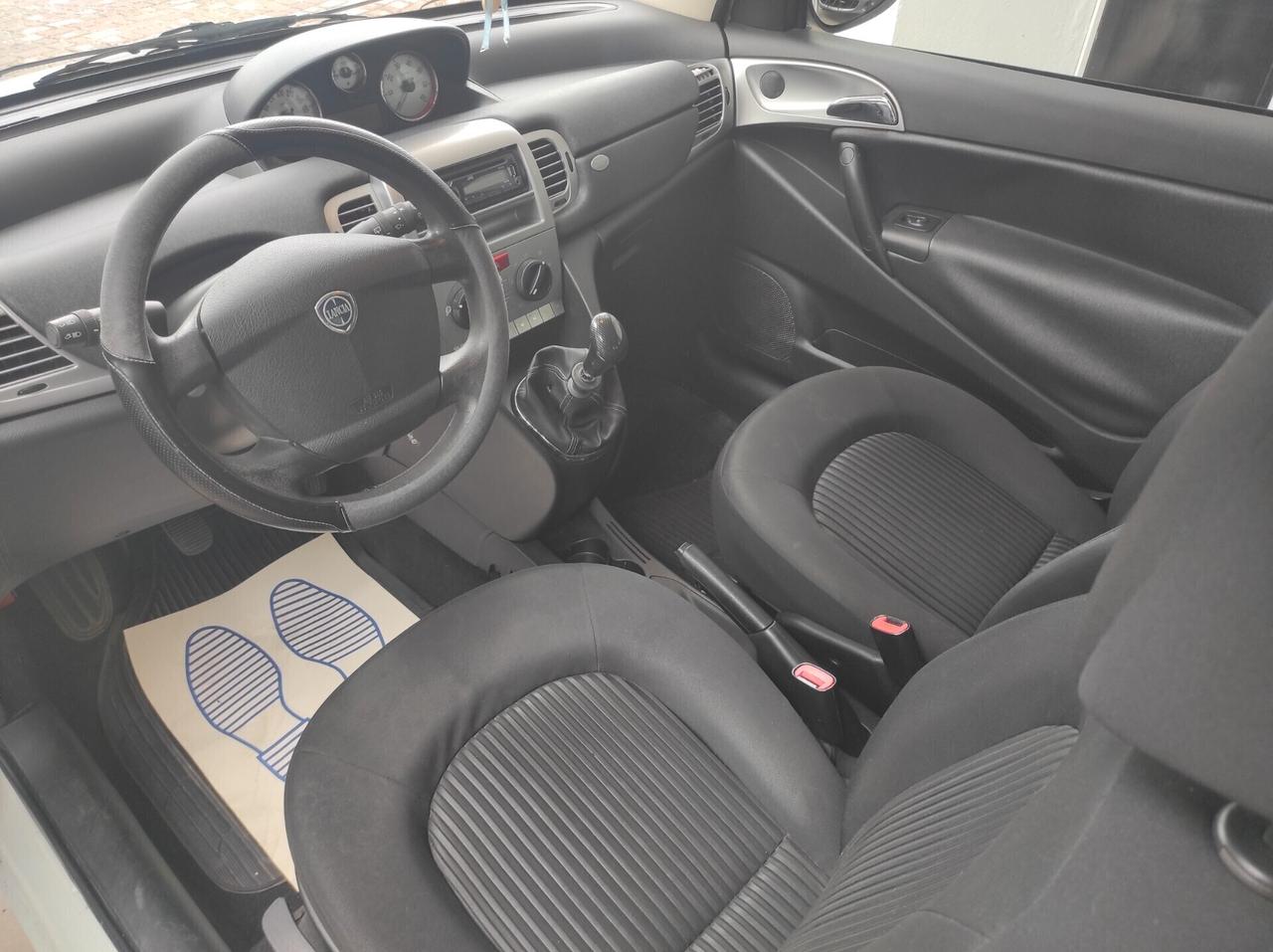 Lancia Ypsilon 1.2 Argento NEOPATENTATI