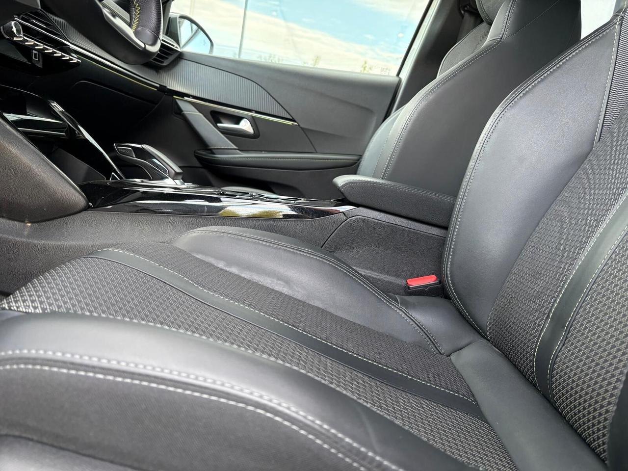 Peugeot 208 GT Line motore elettrico 5 porte SPOTICAR