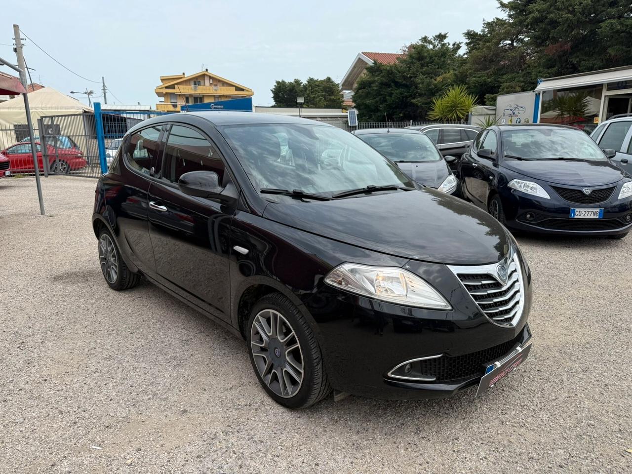 Lancia Ypsilon 1.2 69 CV 5 porte GPL Ecochic Silver