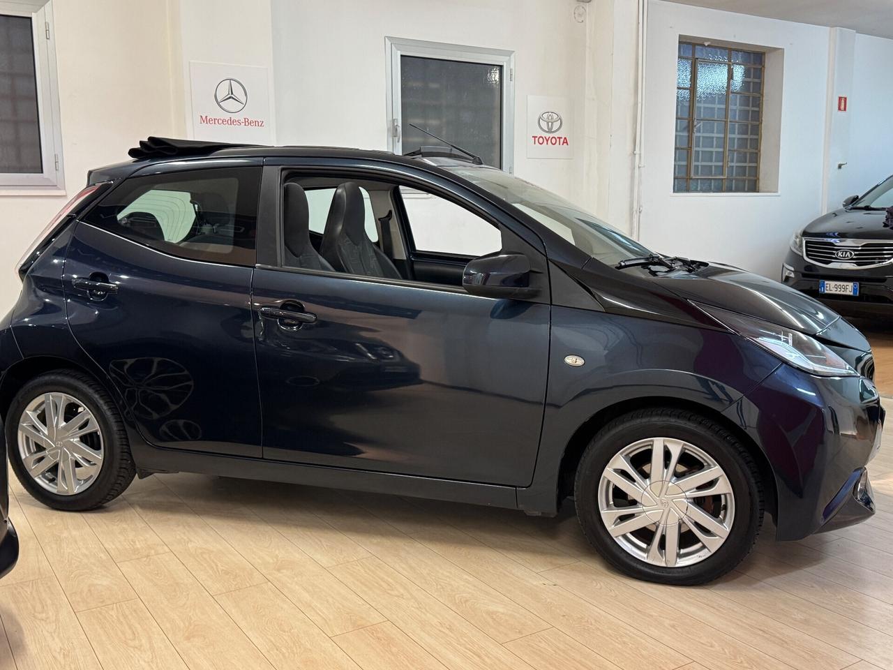 Toyota Aygo 1.0 VVT-i 69 CV 5p Camera Tetto Cruise Pelle