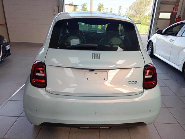 FIAT 500e Berlina 42 kWh La Prima by Bocelli