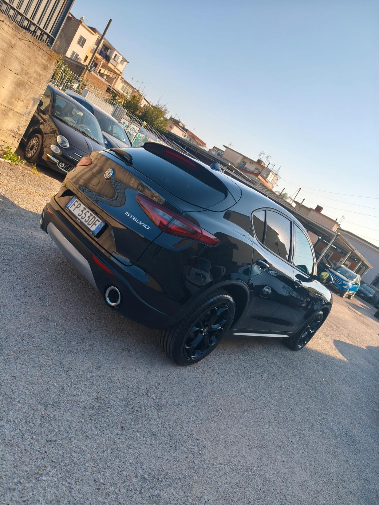 Alfa Romeo Stelvio 2.2 Turbodiesel 210 CV AT8 Q4 Super Total black