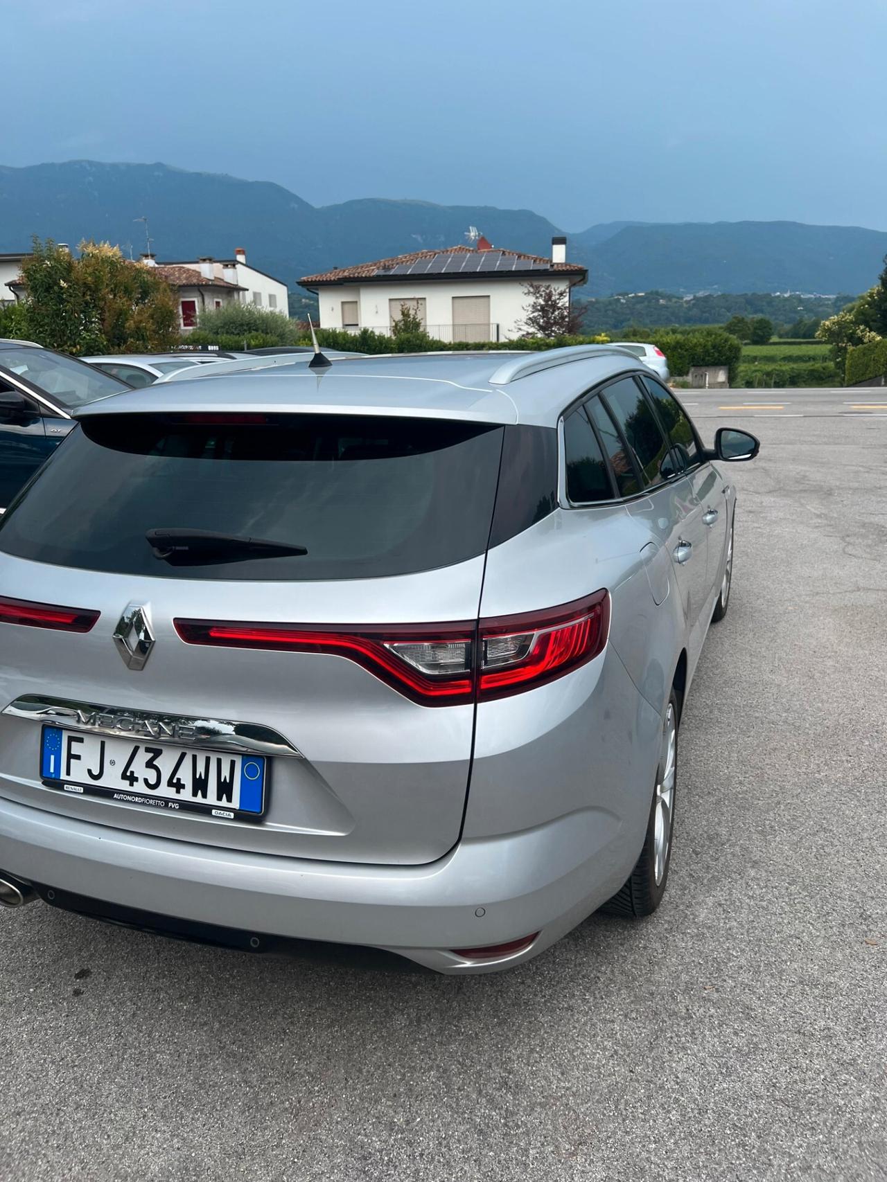Renault Megane Mégane dCi 8V 110 CV EDC Energy Bose