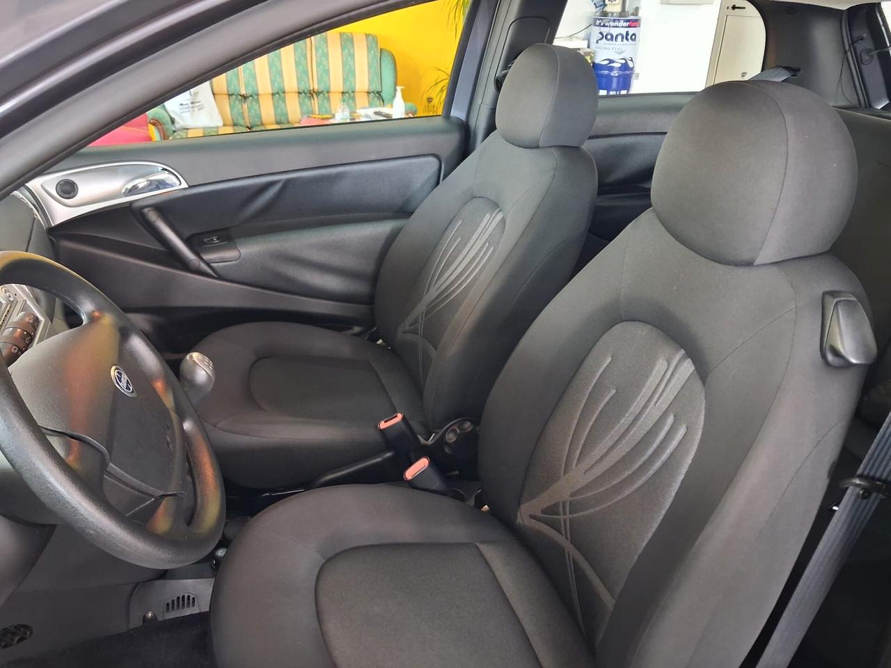 Lancia Ypsilon 1.3 MJT 75 CV Unyca