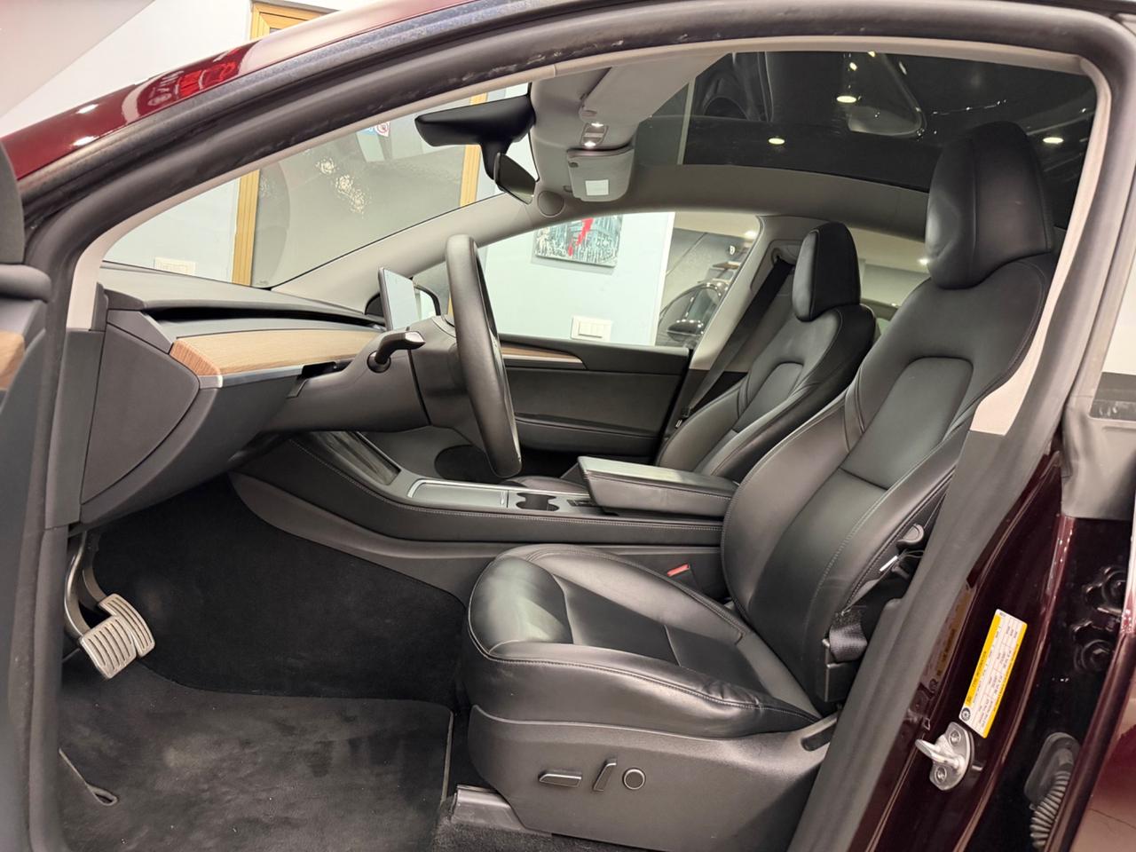 Tesla Model Y AWD Performance Iva esposto