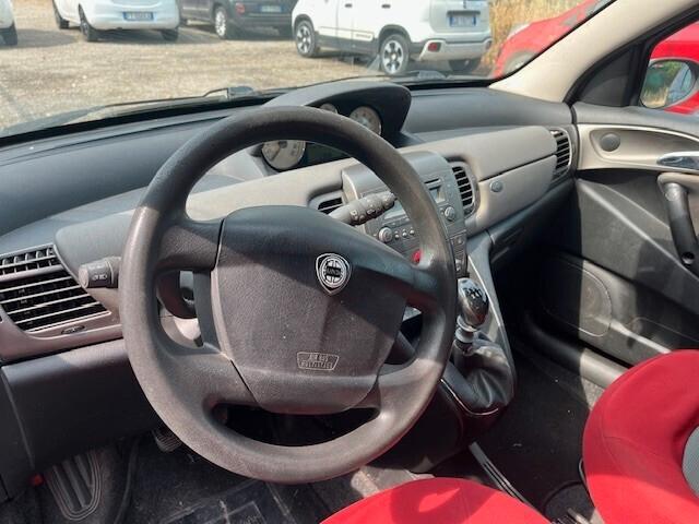 Lancia Ypsilon 1.4 16V Argento