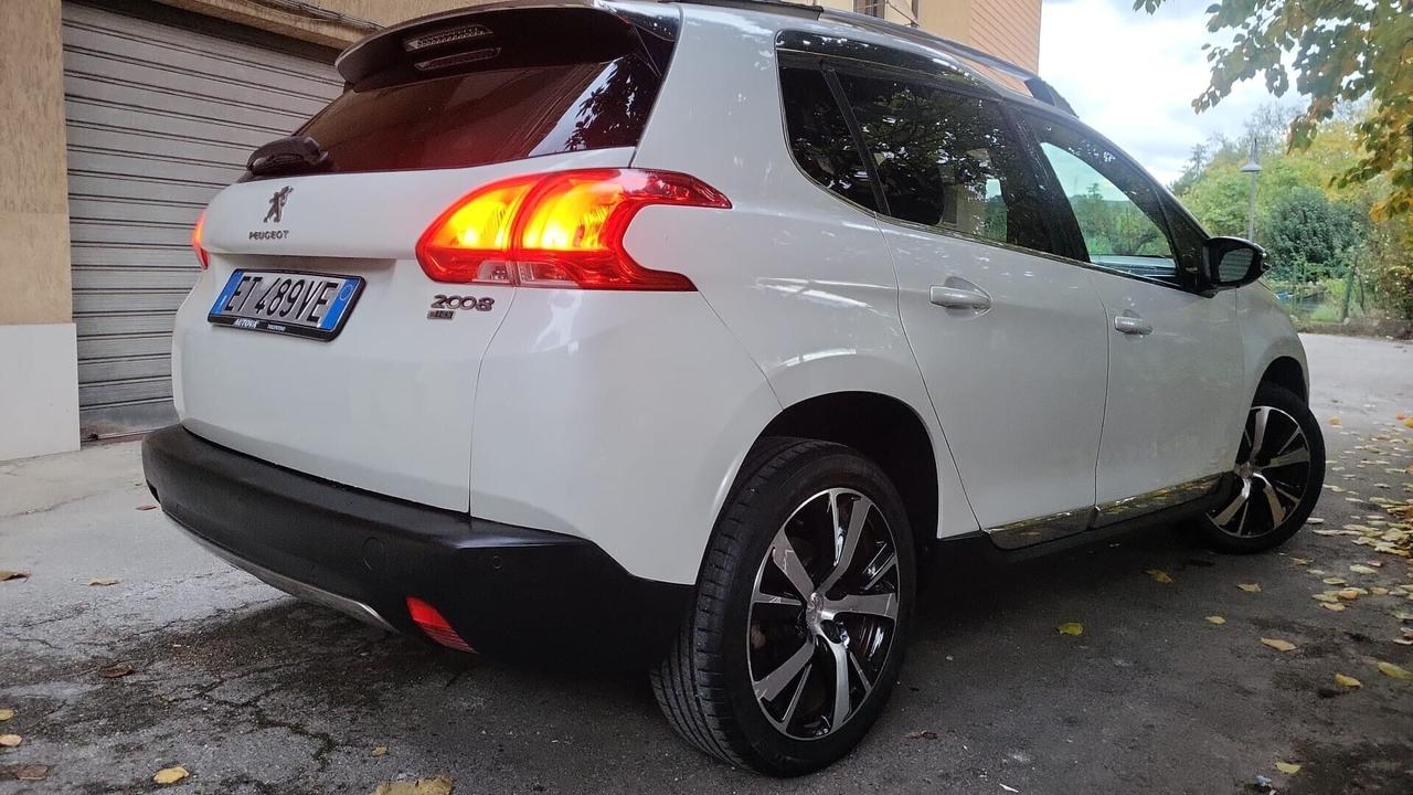PEUGEOT 2008 1,6 HDI-TETTO PANOR-NAVI-3 REVISIONI