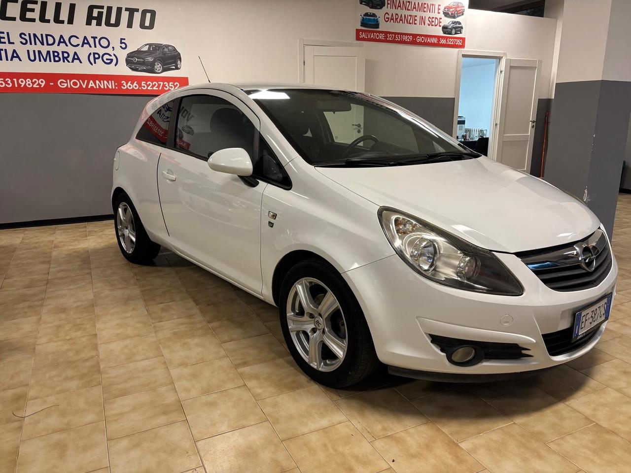 OPEL CORSA ANNO 2010 BENZINA 1.2 KM 146 MILA