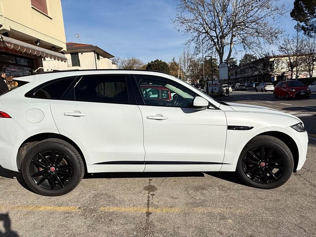 Jaguar F-Pace 180 cv #8582