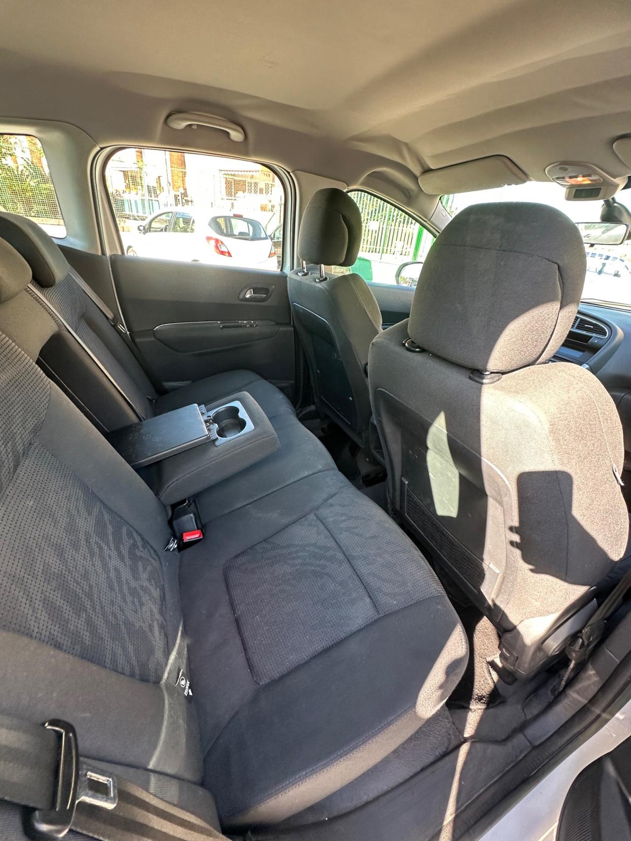 Peugeot 3008 1.6 HDi 115CV Business