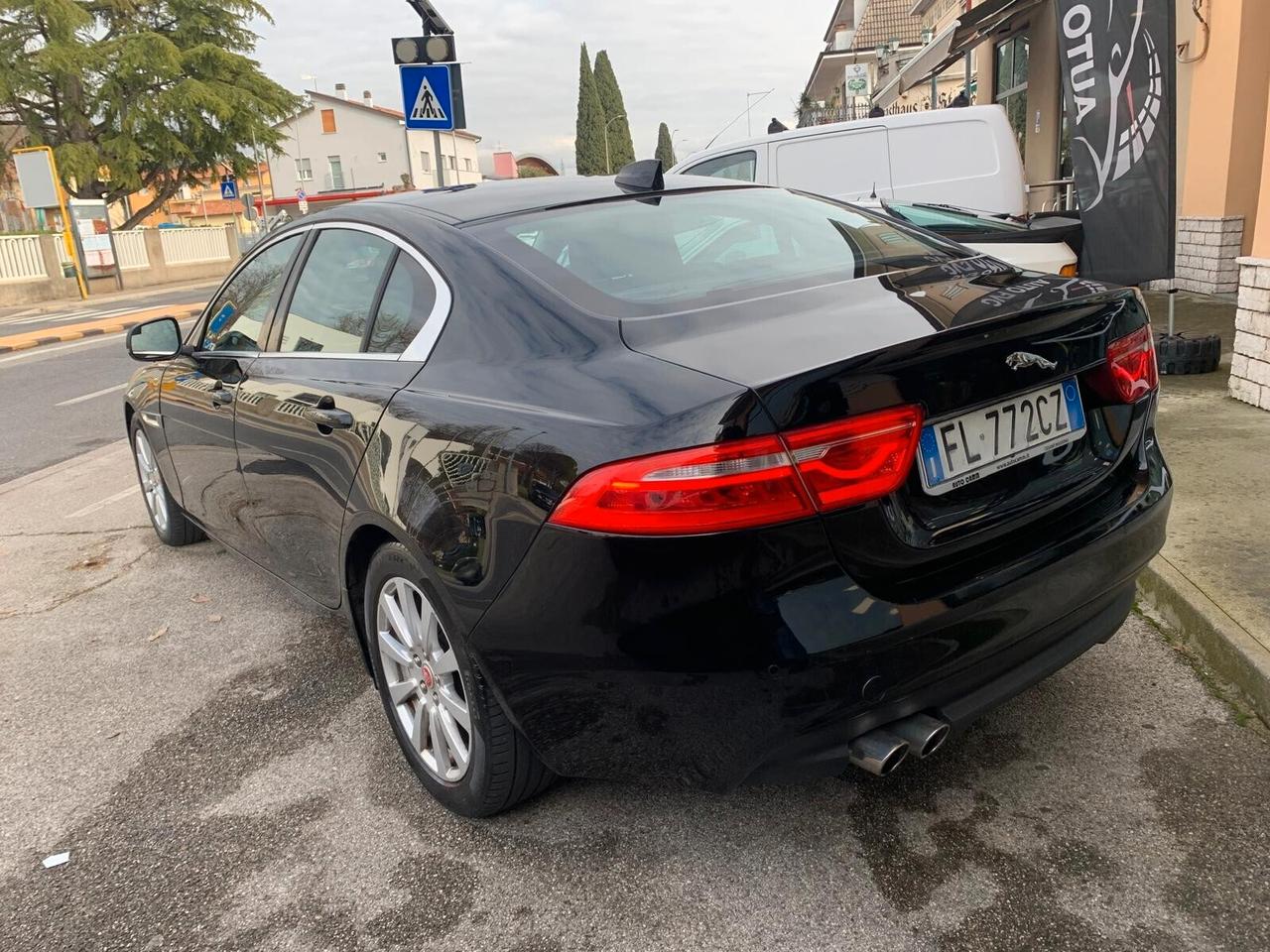 Jaguar XE 2.0 D 180 CV autom. Ok catena