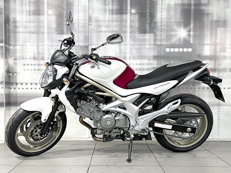 Suzuki Gladius sfv 650