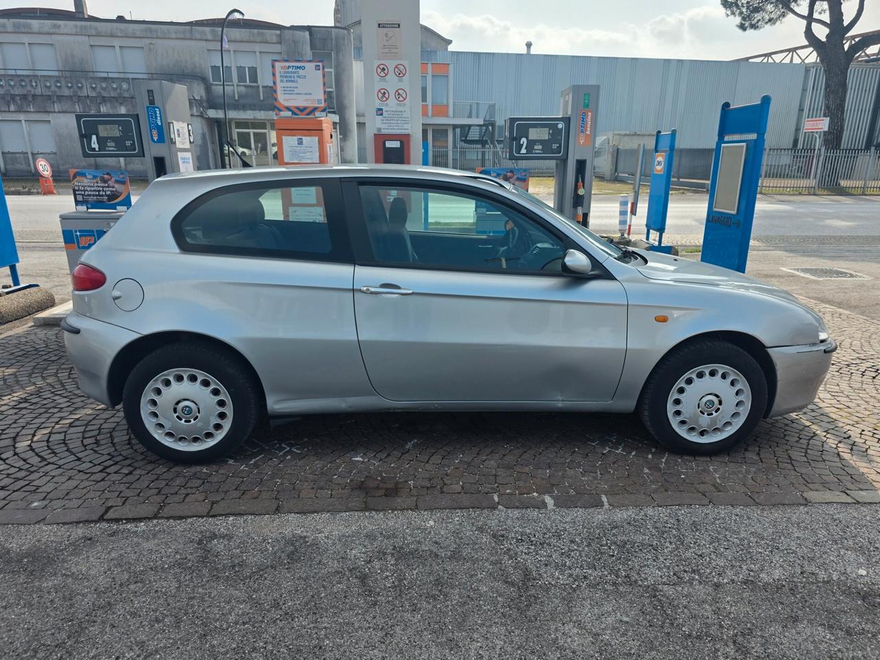 Alfa Romeo 147 1.6i 16V Twin Spark cat 3p. Con 251.000