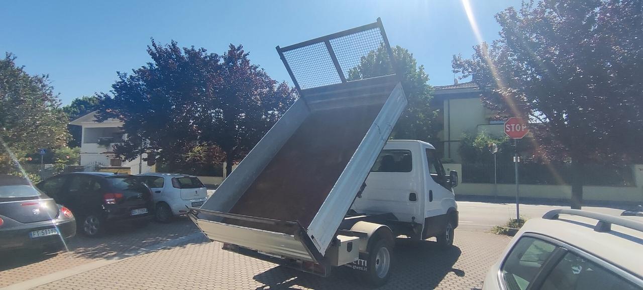 Iveco Daily 35C12 ribaltabile trilaterale