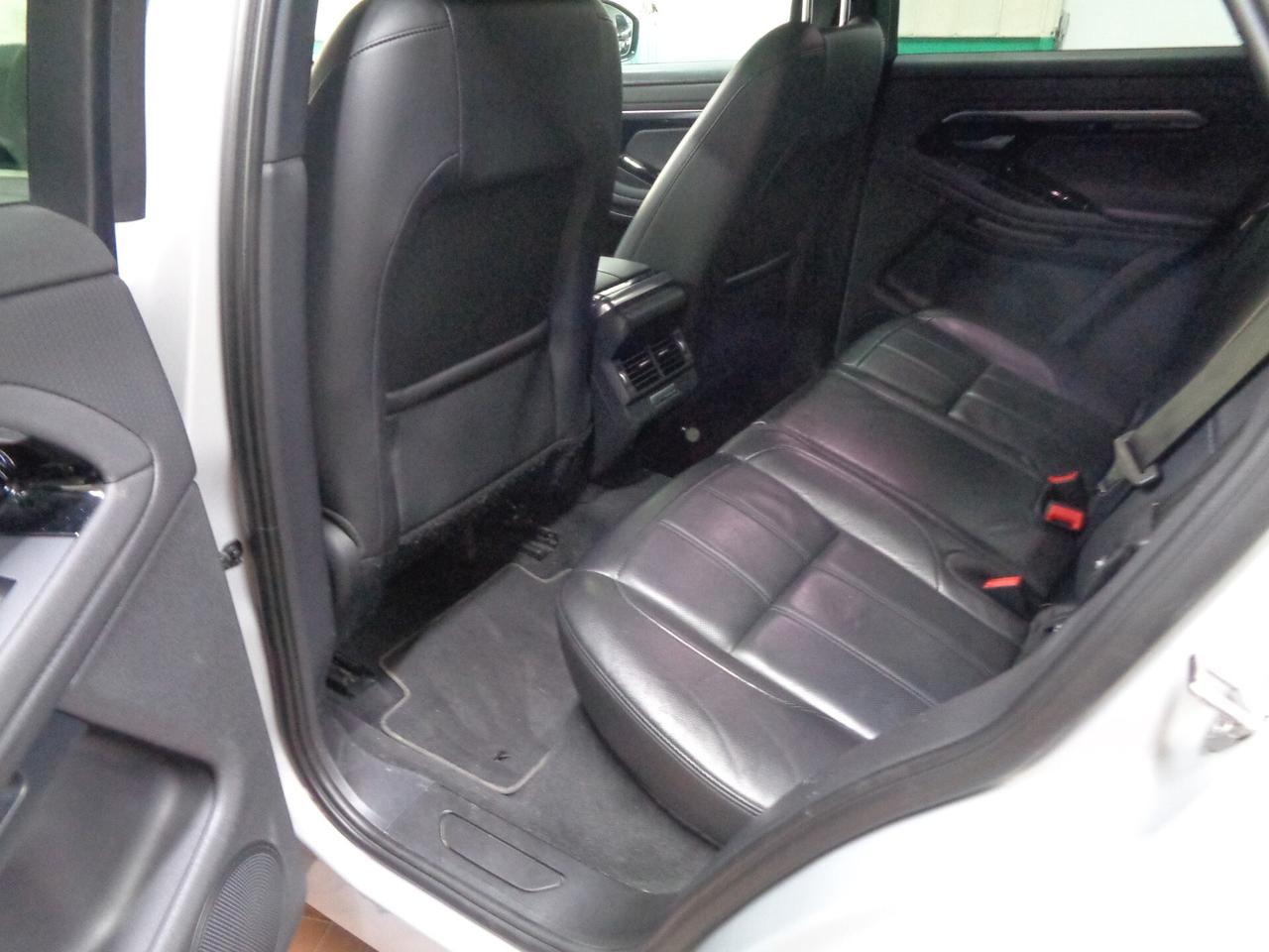 Land Rover Range Evoque 2.0D I4-L.Flw 150 CV AWD Auto R-Dynamic S